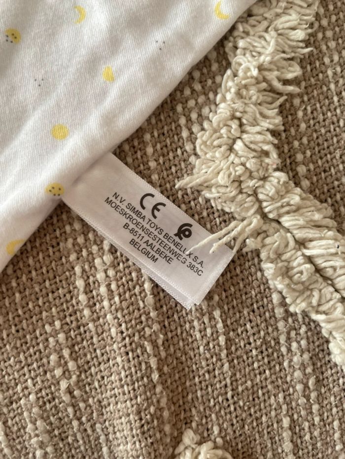 Peluche doudou plat 38cm Simba toys lune blanc et jaune neuf - photo numéro 4