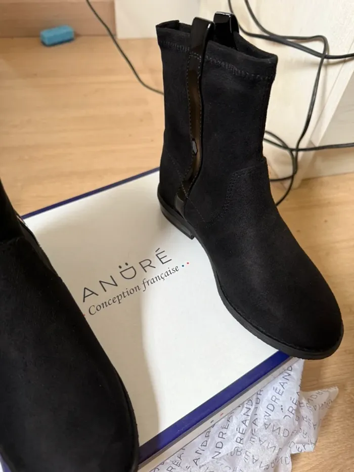 Superbes bottines André en cuir nubuck neuves avec étiquette pointure 31 - photo numéro 3