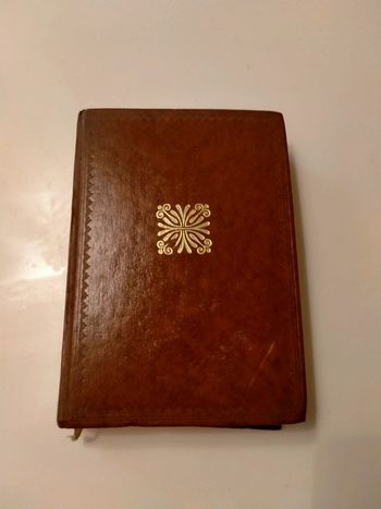 Sélection du Livre Reader’s Digest
Édition ancienne ornée de dorures.