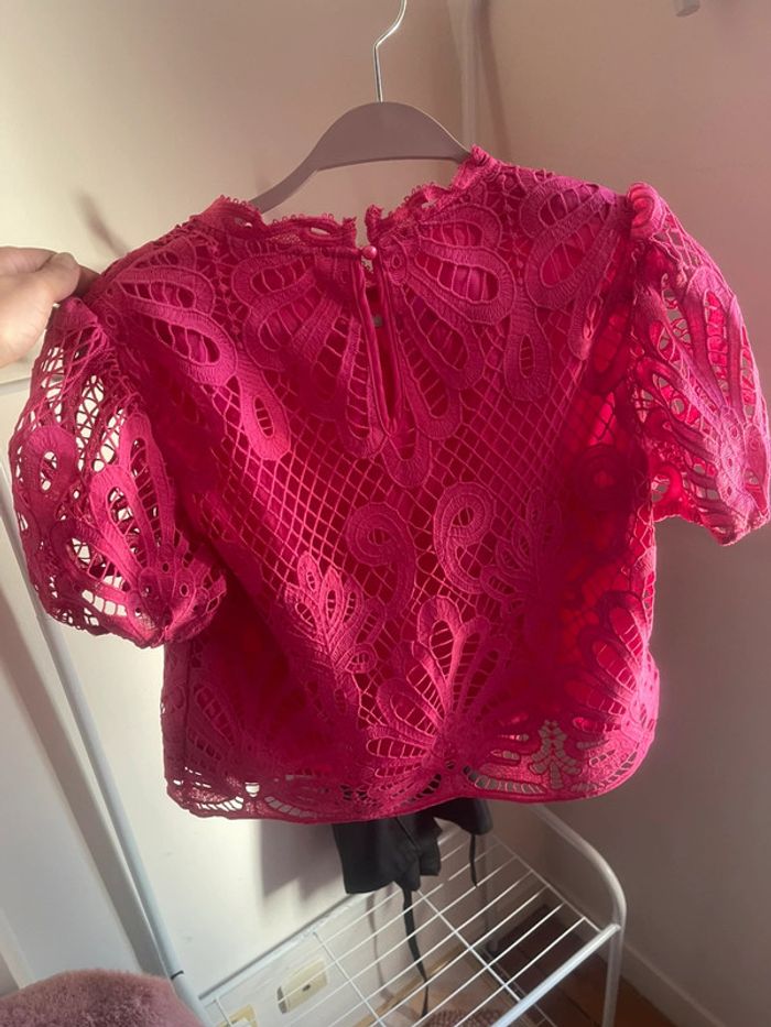 Haut chic en dentelle rose - photo numéro 2