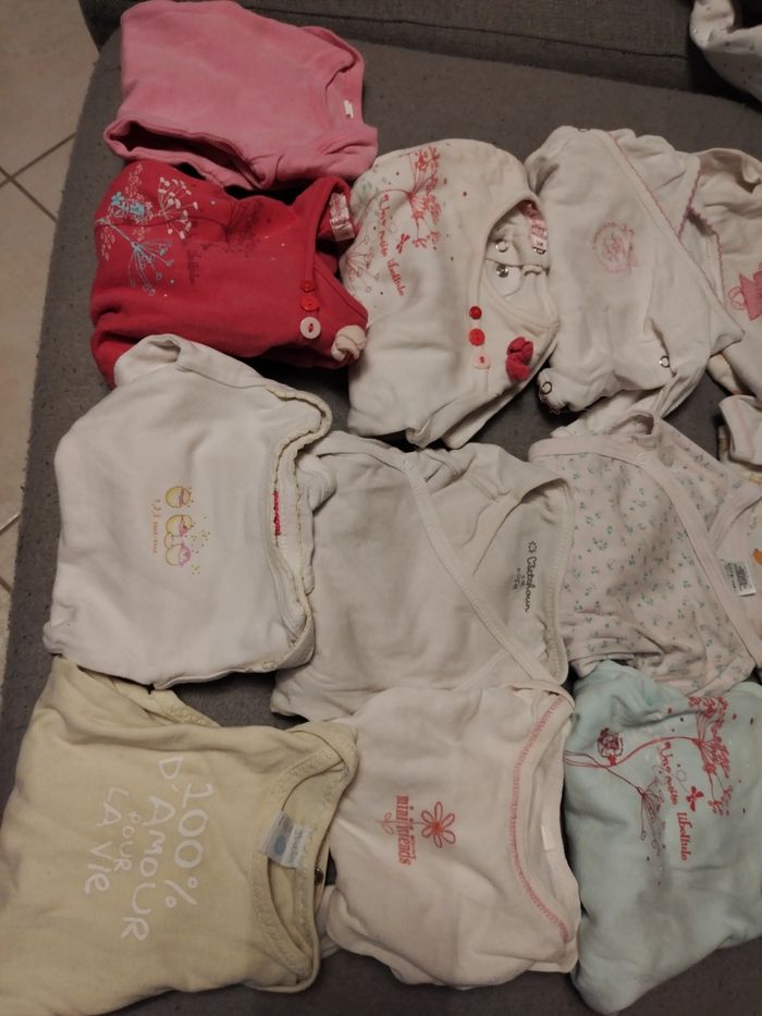 Lot bodies manches longues 3 mois - photo numéro 3