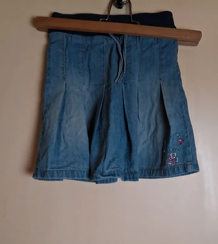 Jupe en jean's taille 6 ans - photo numéro 2