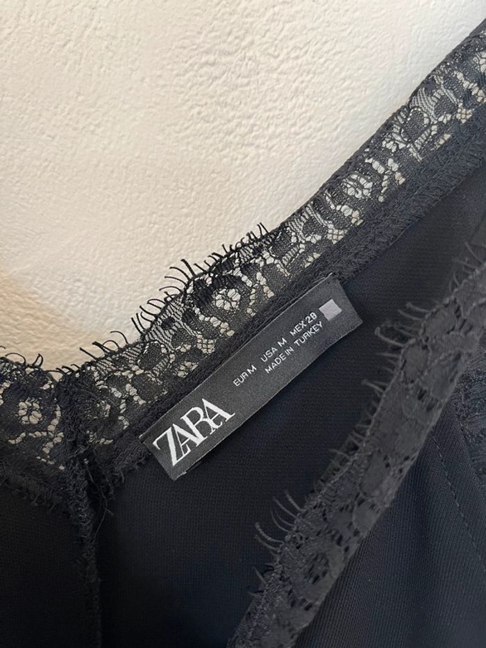 Petite robe noire type nuisette dentelle – Zara – Taille M - photo numéro 4