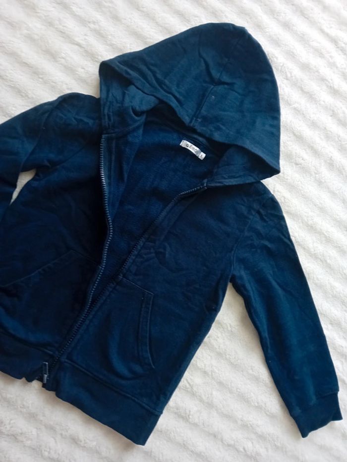 Gilet en molleton garçon 5ans 💙🖤 - photo numéro 3