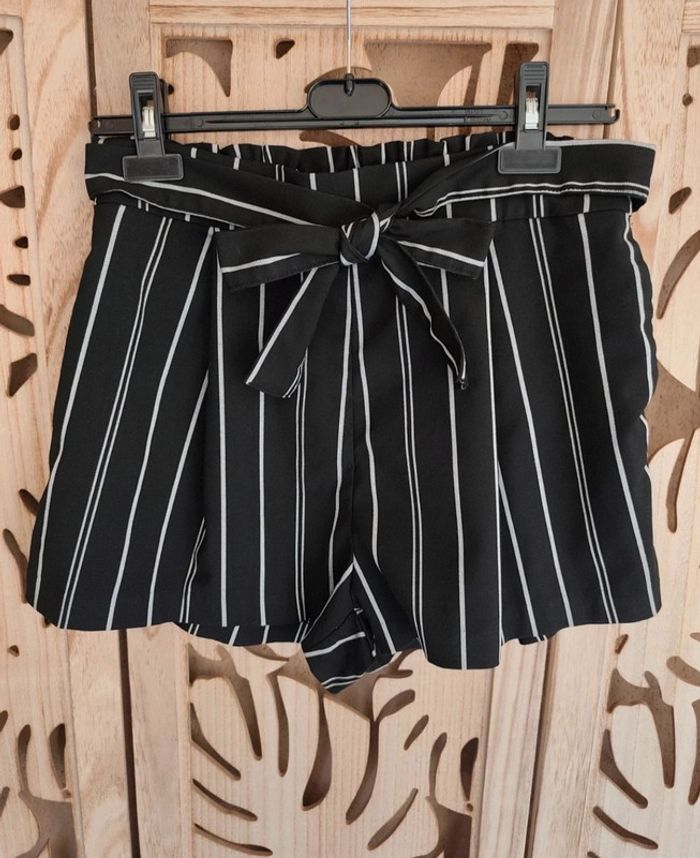 Short à rayures , nouette T 40 Divided H &M