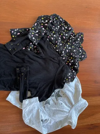 Lot de 3 col roulé taille 18 mois excellent état.