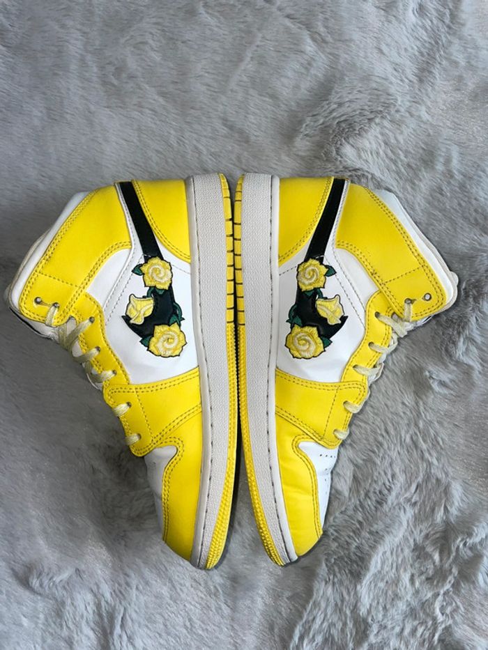 Basket Air Jordan 1 mid dynamic yellow. 🌼 - photo numéro 2