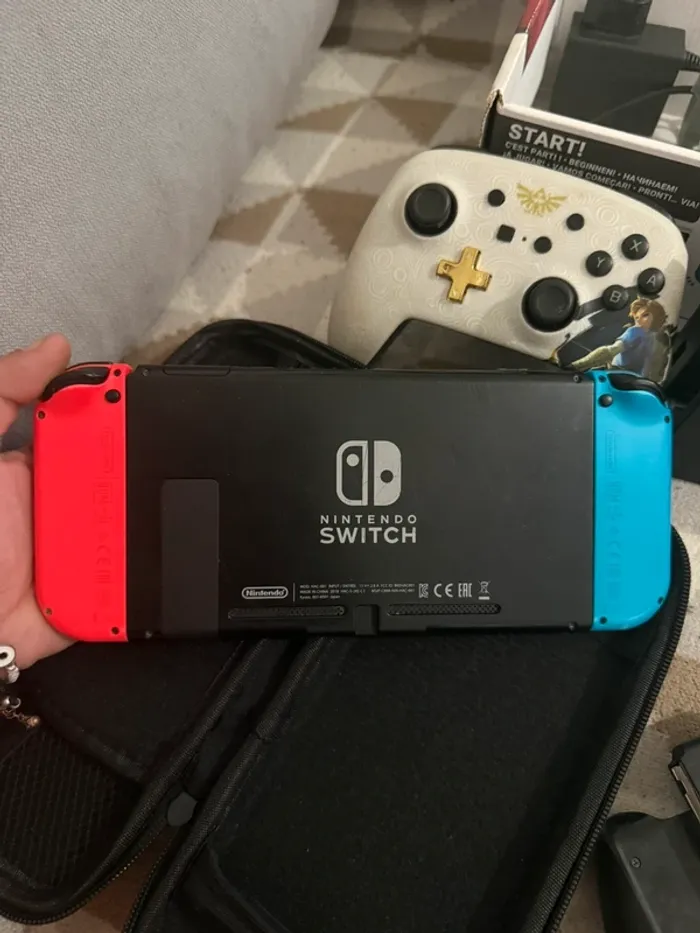 Pack Nintendo Switch V1 (Première Génération) avec de nombreux accessoires et housse de transport. - photo numéro 8