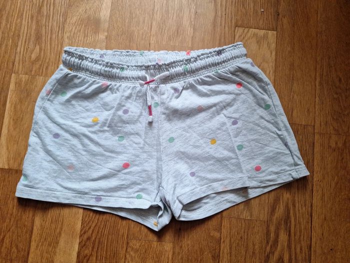 Short gris à pois pastel