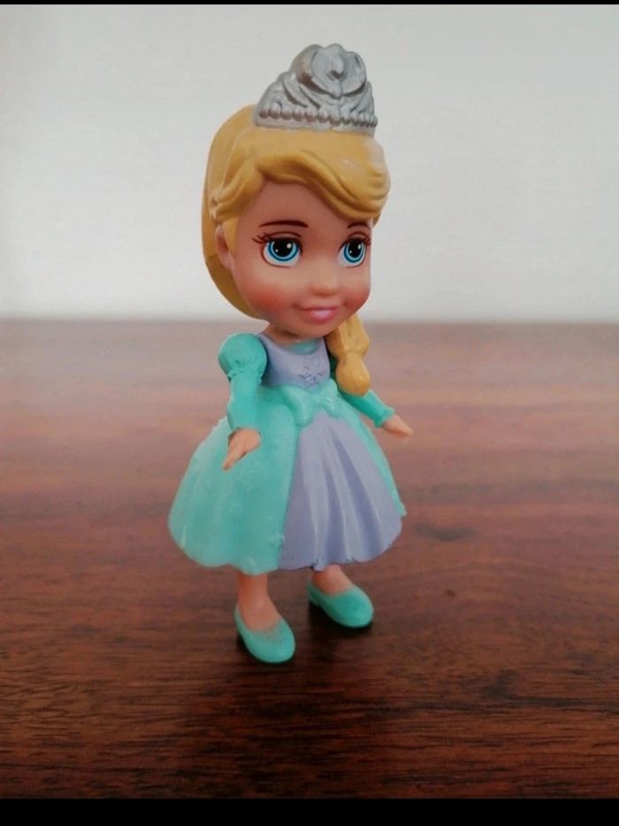 Figurine princesse Anna enfant de la Reine des Neiges