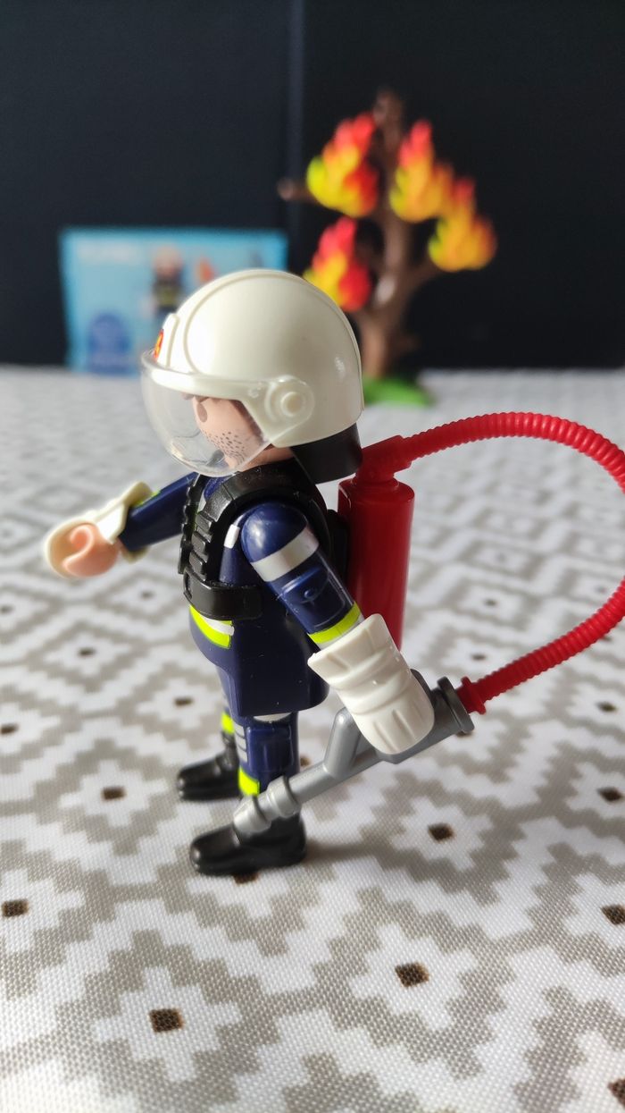 Pompier avec arbre en feu PLAYMOBIL complet (sans boîte) - photo numéro 3