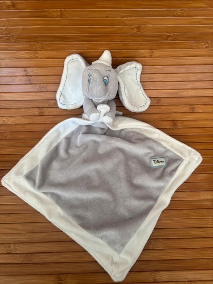 Doudou plat mouchoir  dumbo elephant gris écru Disney - photo numéro 2