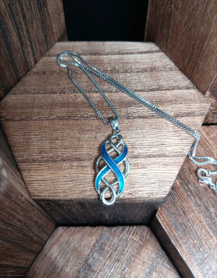 Collier Femme Élégant en Métal avec Pendentif Émaillé – Bijou Chic & Tendance - photo numéro 3