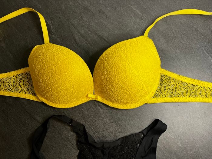 Brassière noire dentelle & soutien-gorge jaune – Taille M / 90B - photo numéro 5