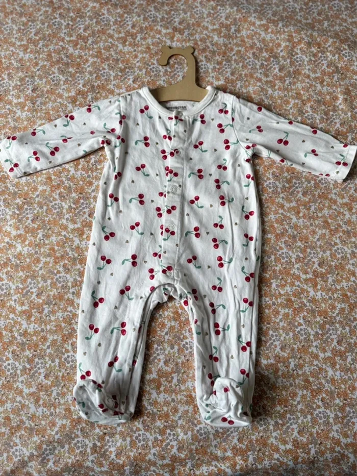 Pyjamas cerise tape à l’oeil