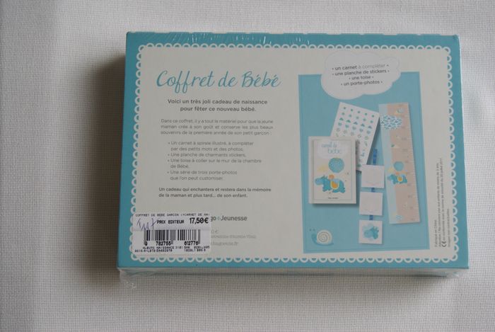 Coffret de Bébé : Carnet+1 Planche de stickers+1 Toise+ 1 Porte photo - photo numéro 4