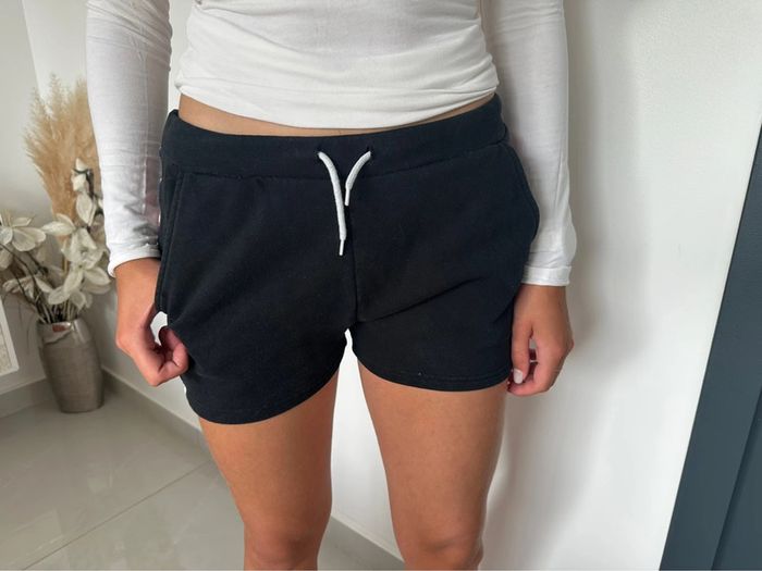 Short Lévis 16 ans - photo numéro 2