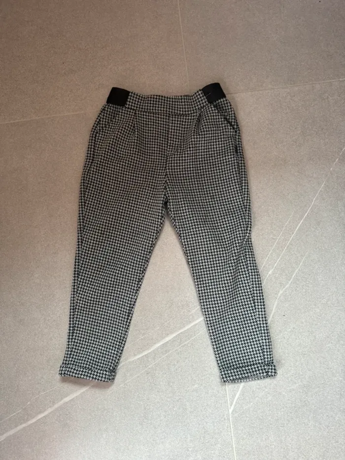 Lot de 8 pantalons - 2 jupes - 1 veste - 1 tee shirt - photo numéro 6