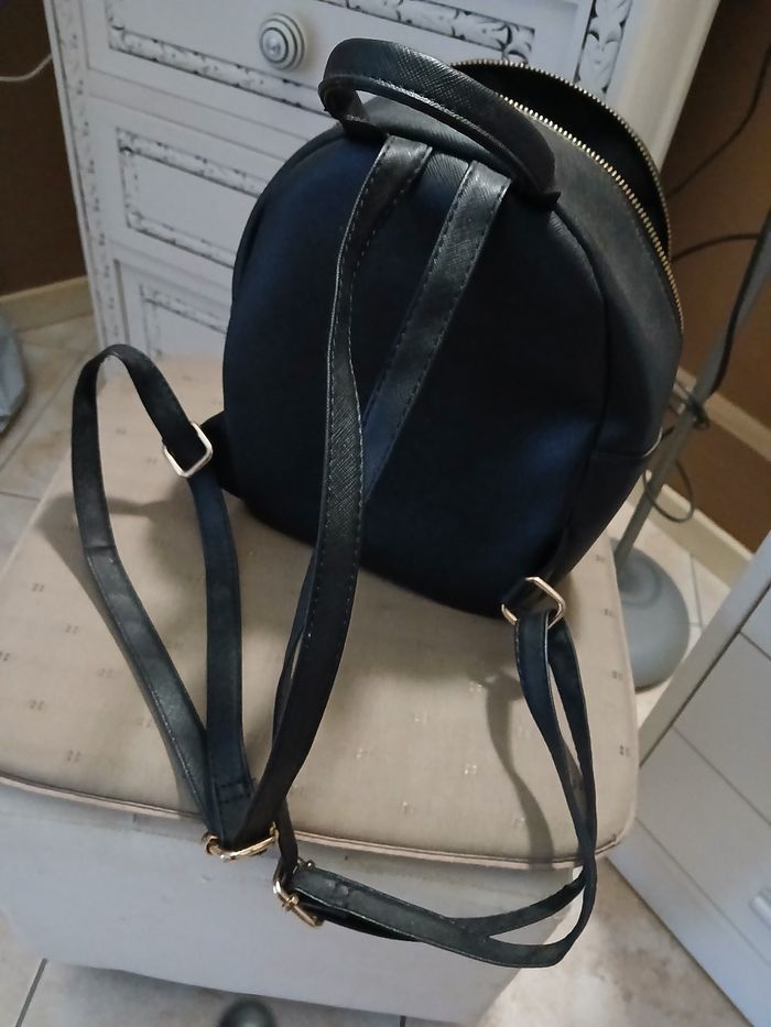 Joli sac à dos noir. - photo numéro 5