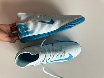 Chaussures de foot NIKE taille 44
