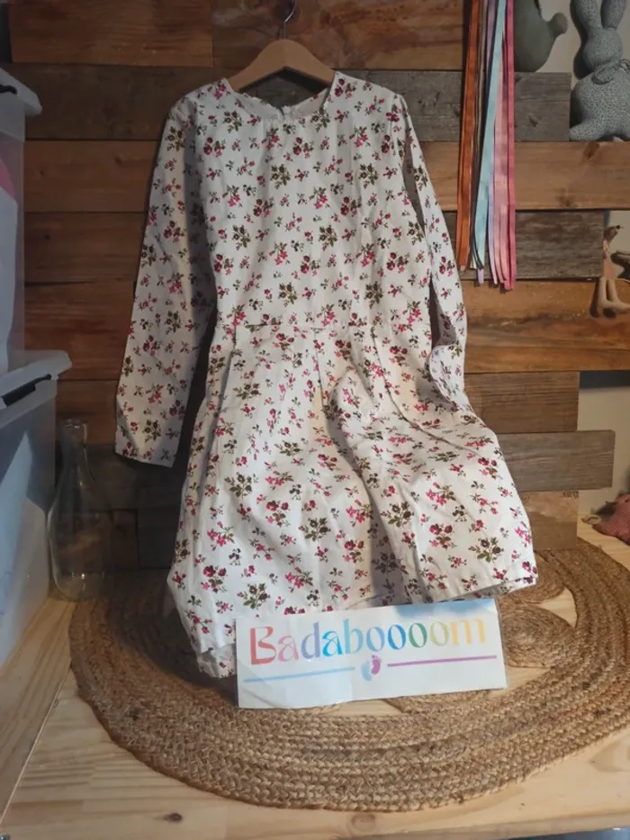 Robe fleurs fait main 8 ans neuf
