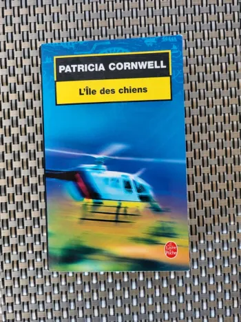 Livre  L'île  des  Chiens en  très bon  état  Patricia  Corwell