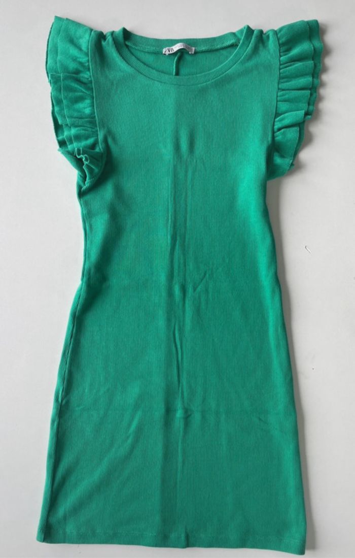 Petite robe verte Zara froncée aux épaules
