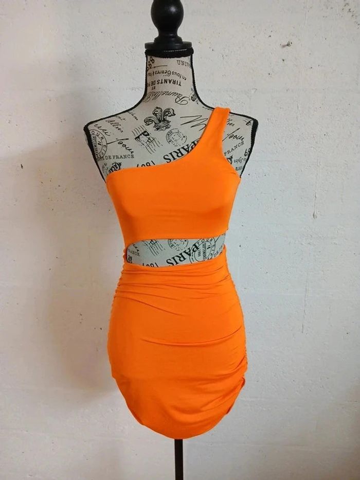 🧡 Robe orange asymétrique – SHEIN – Taille XS – Très bon état