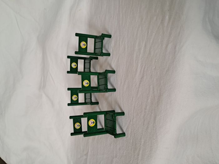 Mobiliers Lot de 6 chaises miniatures vertes Mc Toy Forest Families