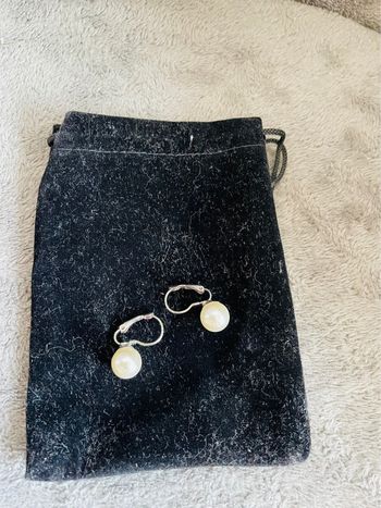 Boucles d’oreilles perles blanches