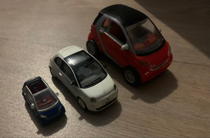 Fiât blanche creme et 2smart Rouge et une mini bleu - photo numéro 3