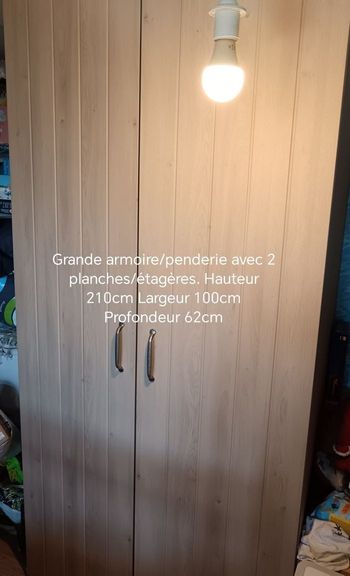 Vend grande armoire penderie