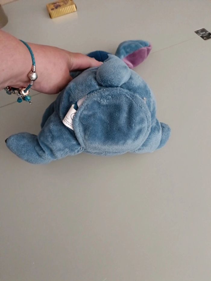 Peluche Stitch qui chante et danse. - photo numéro 5