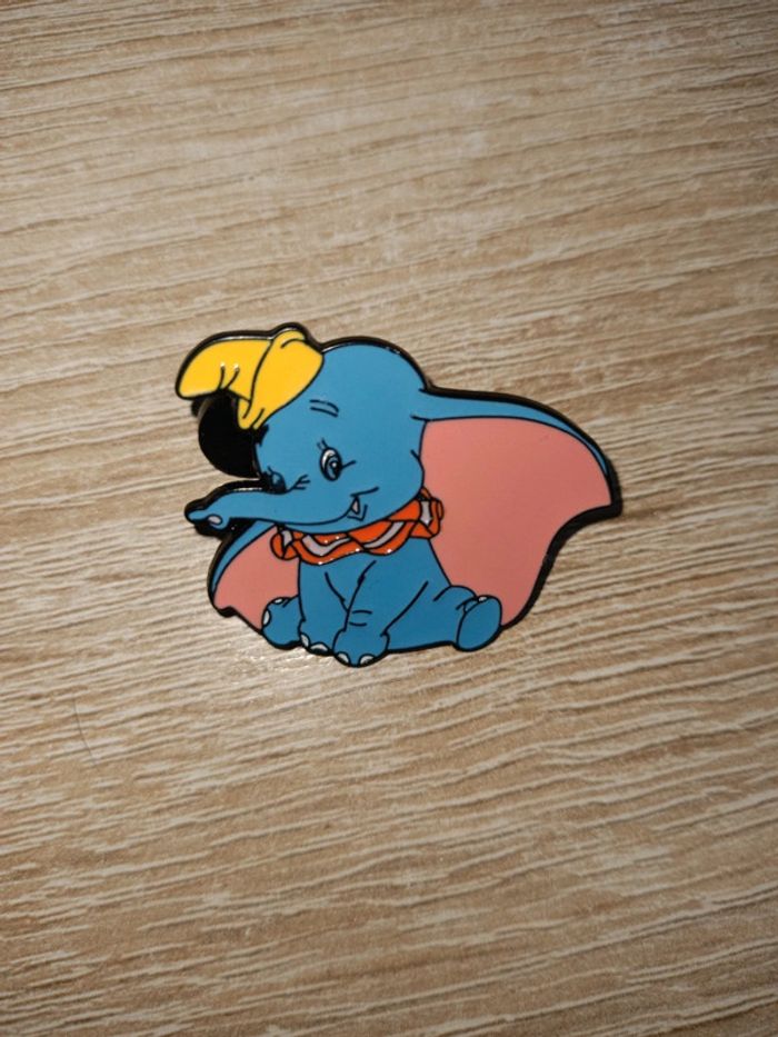 Dumbo pins neuf - photo numéro 3
