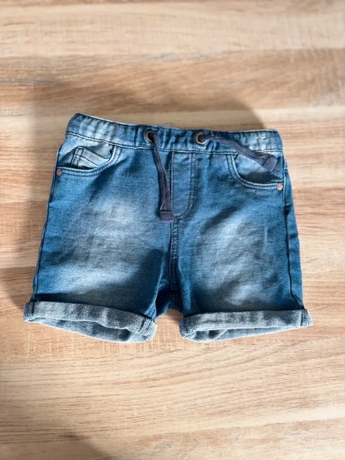 Short 23 Mois . - photo numéro 2
