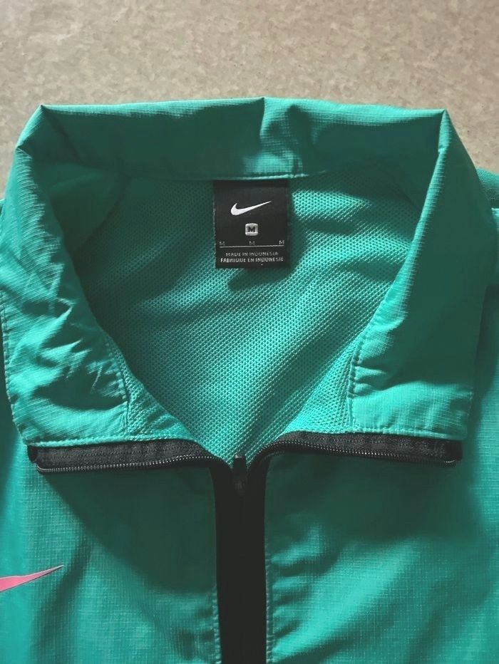 sweat shirt microfibre nike homme taille M imprimé Barca vert clair en parfait etat - photo numéro 5