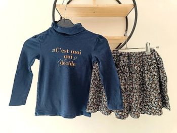 5 ans ensemble Teeshirt col roulé tape a l'oeil et jupe monoprix