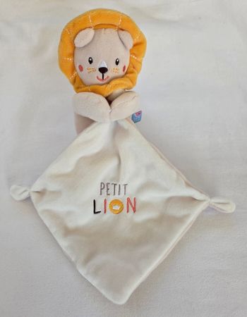 Doudou peluche Lion avec mouchoir Petit Lion - Sucre d'orge