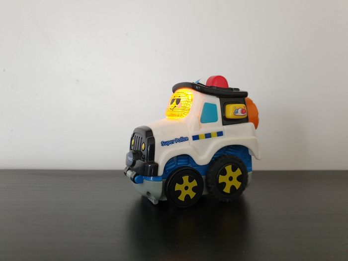 Tut tut bolide Push&Go "Idriss, super police" VTech