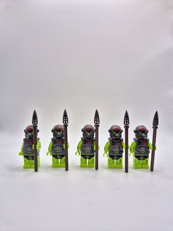 Figurines type lego 5 guerriers orcs seigneur des anneaux / hobbit
