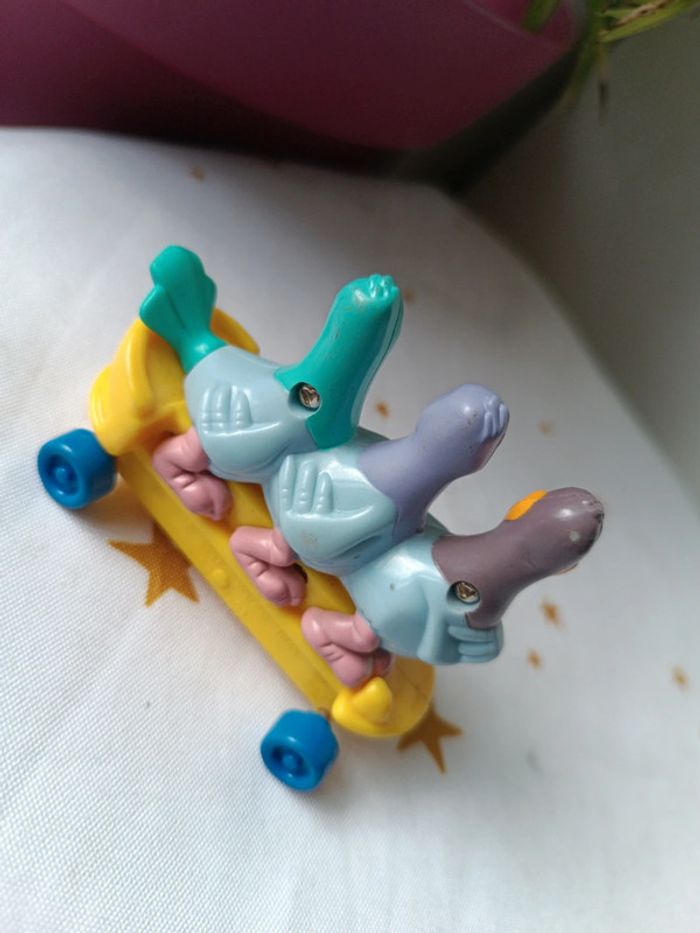 Figurine oiseau bird pigeon skate jaune yellow Warner Bros 1993 animaniacs glace icecream chariot - photo numéro 5