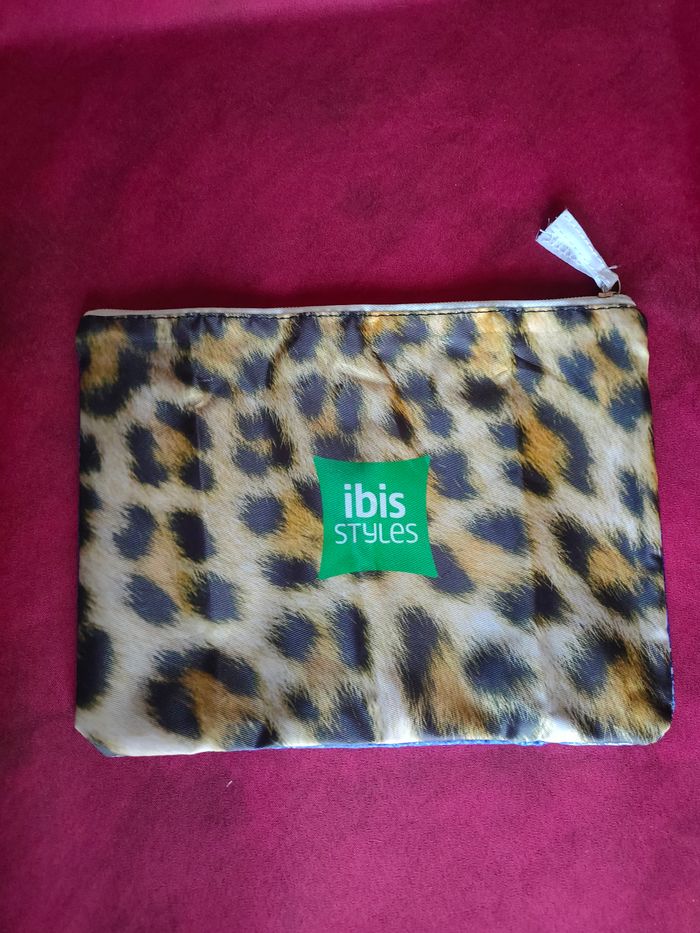 Trousse à toilette ibis styles -ibis budget neuf jamais servi - photo numéro 2