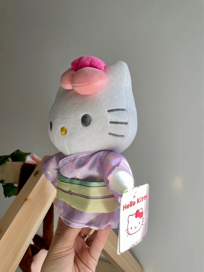 Peluche Hello Kitty sanrio Kimono 👘 - photo numéro 2