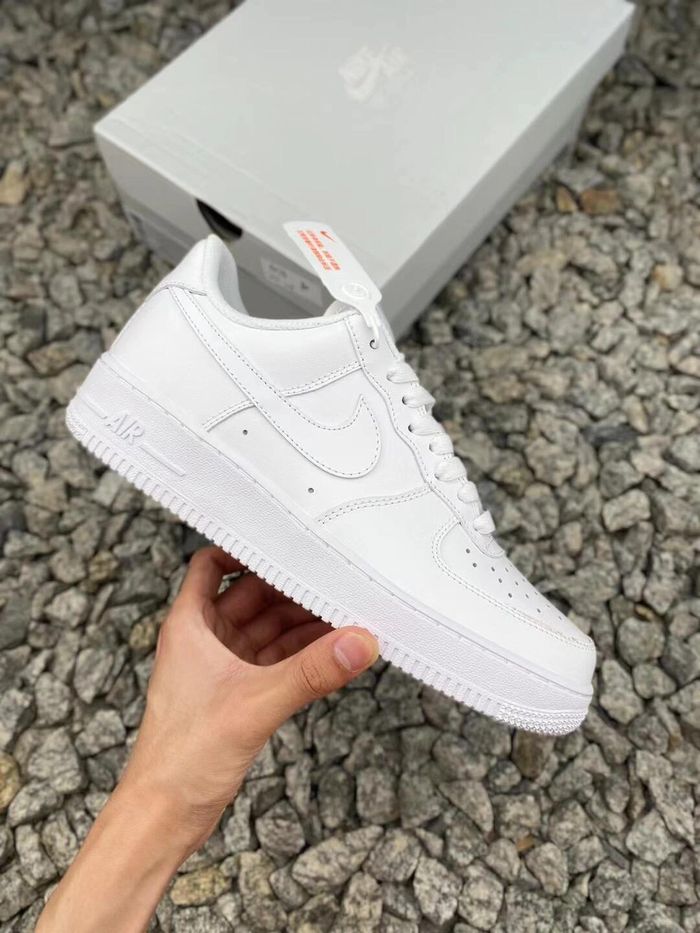 Nike Air Force 1 Low '07 White taille :44 - photo numéro 5