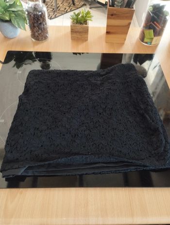 Jupe noir en dentelle cache cache taille M