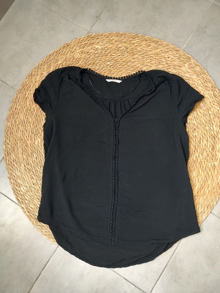 Joli haut noir taille S