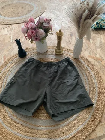 Short gris kaki