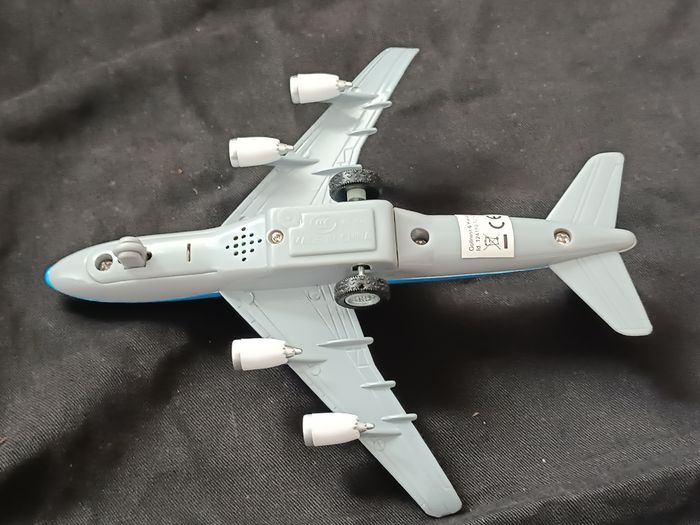 Avion métal  lumineux - photo numéro 5