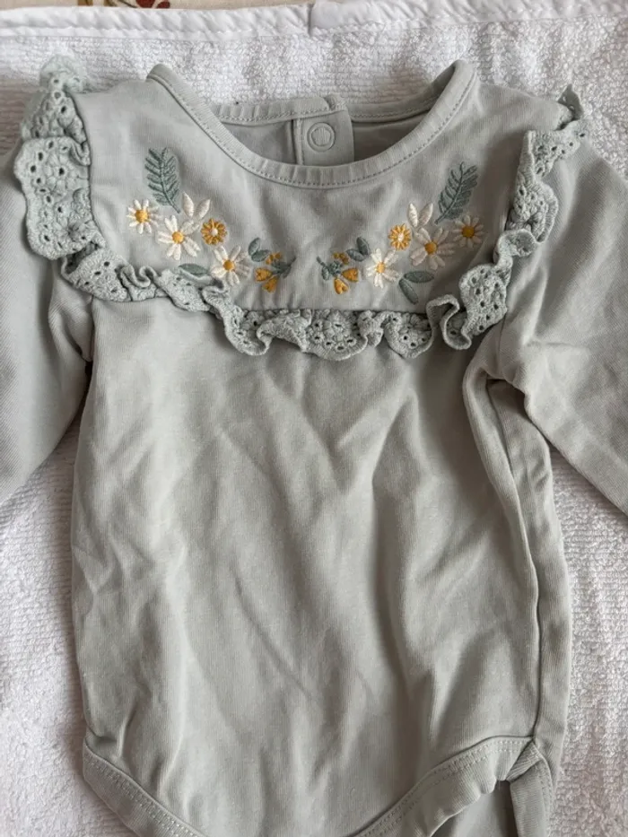 Ensemble vert d’eau bébé fille taille 1 mois - photo numéro 5