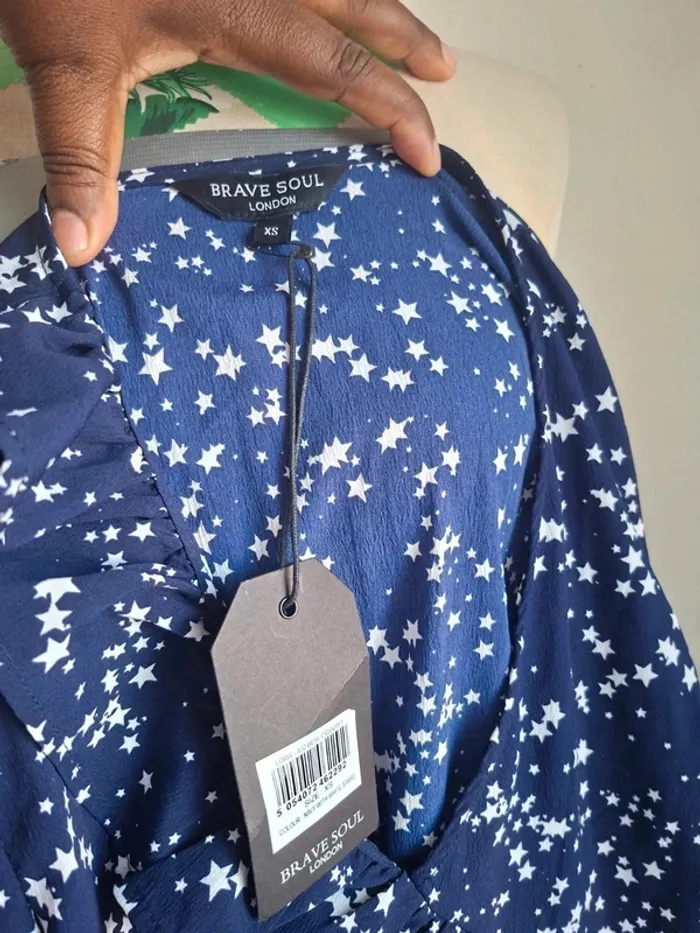 Robe bleue étoilée à volants - Brave Soul - neuve, taille XS - photo numéro 6